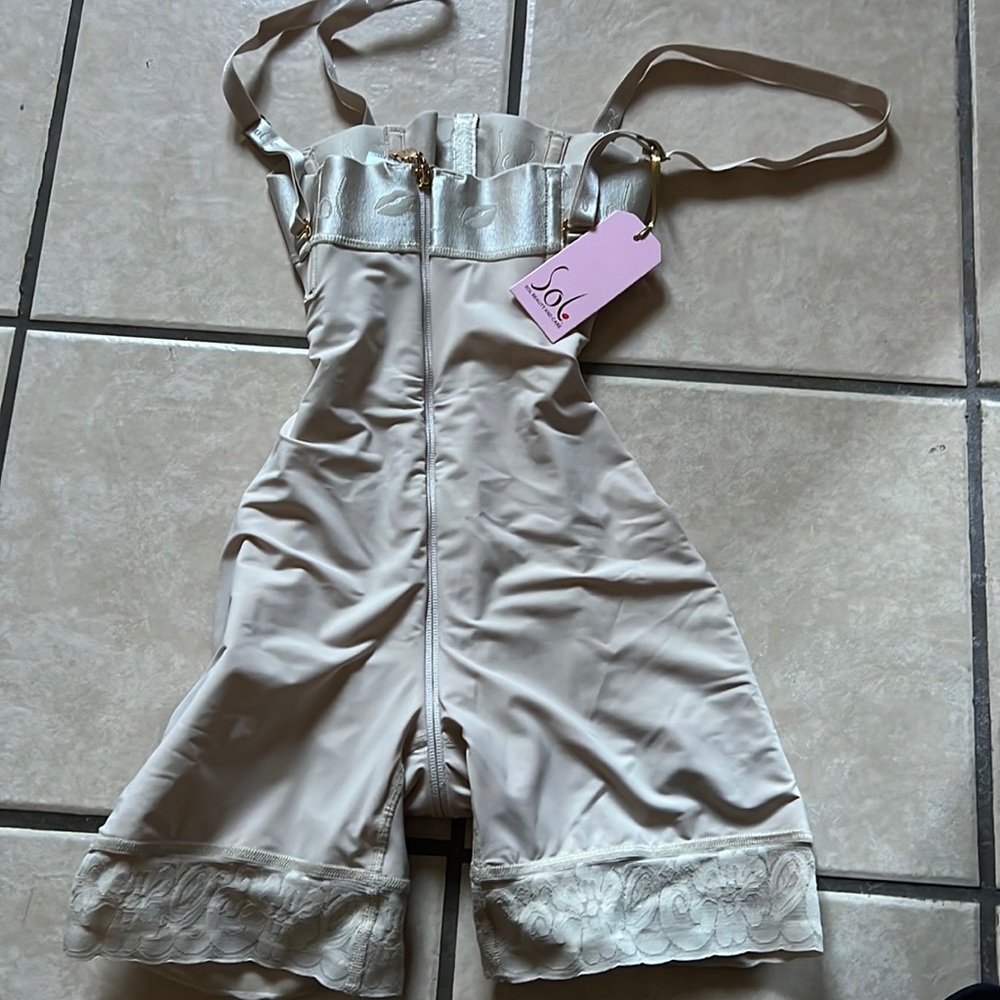 New Sol beauty and care girdle size small in color nude